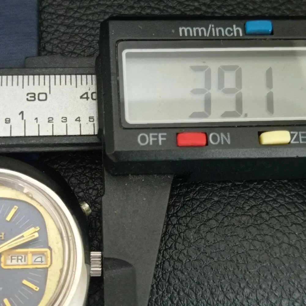 Vintage 1986 Ricoh Automatic Mens Silver Watch W/daydate & Blue accents